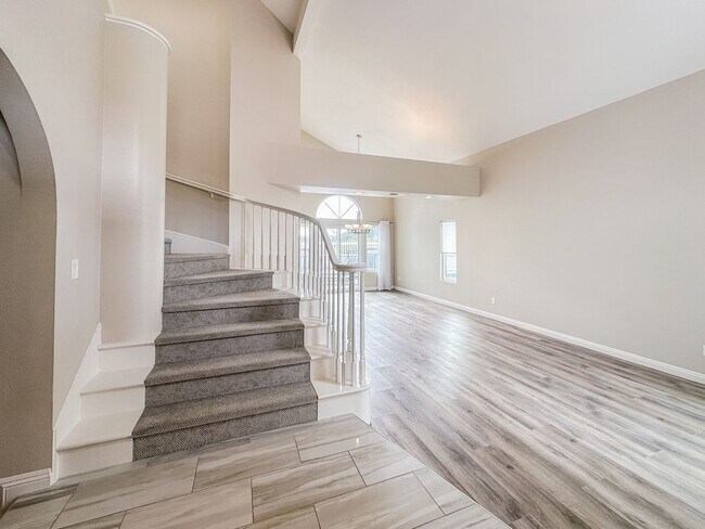Foto del edificio - Stunning 5 Bed, 3 Bath Two-Story in Rancho...