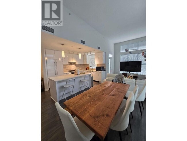 Photo du bâtiment - 9551-9551 Alexandra Rd