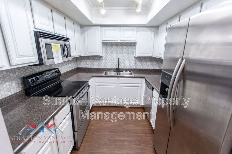 Primary Photo - 1340 N Recker Rd