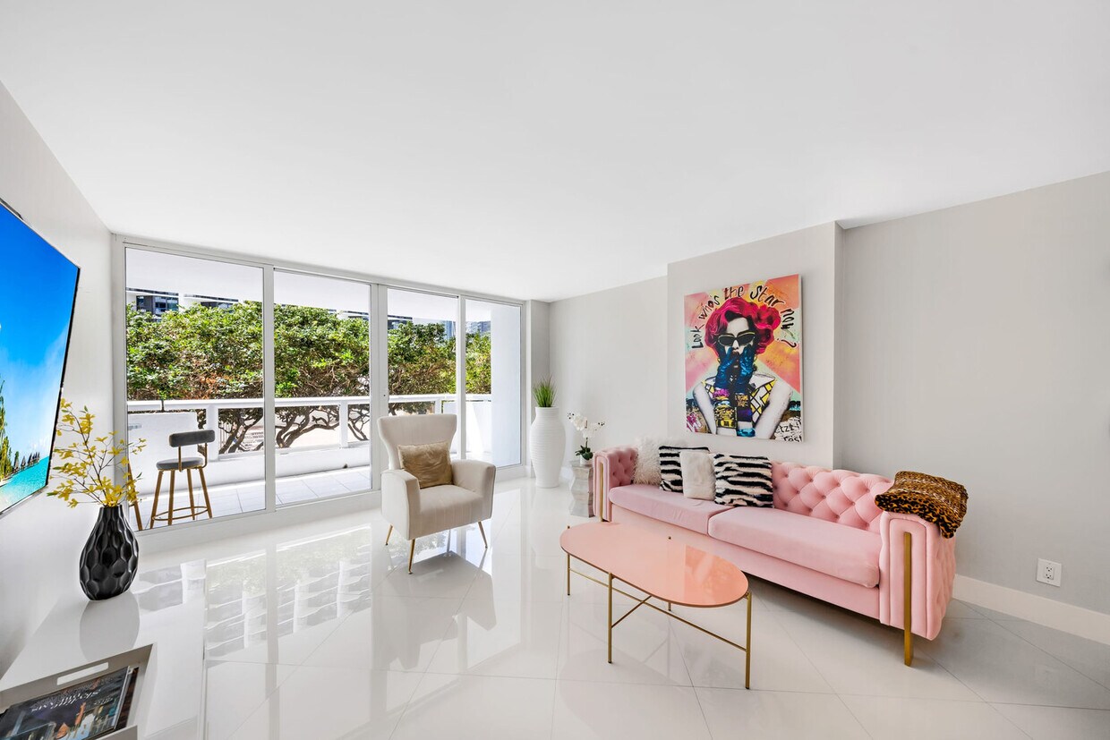Foto principal - 1717 N Bayshore Dr
