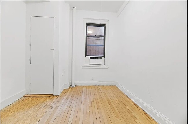 Building Photo - 151 W 74th St