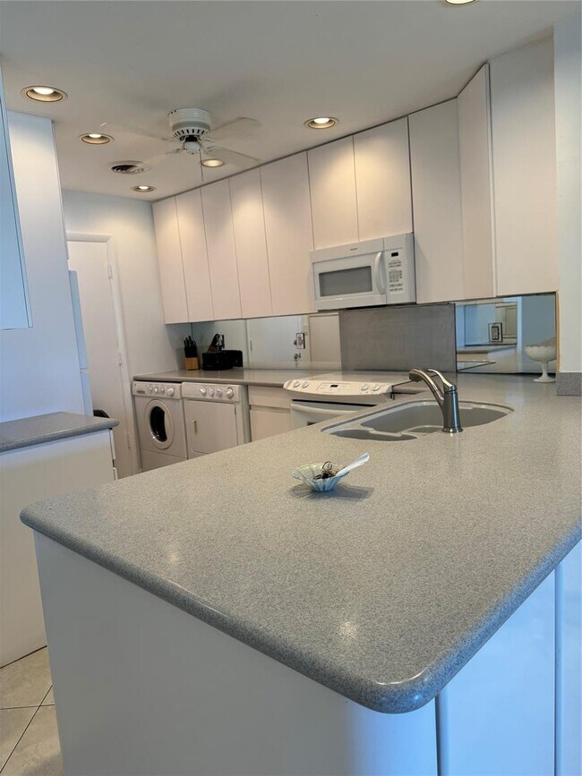 Foto del edificio - 6000 N Ocean Blvd