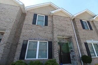 Building Photo - 119 Cedar Point Ln