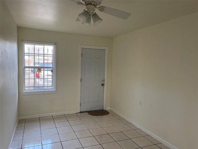 Building Photo - 8807 Birdwood Rd