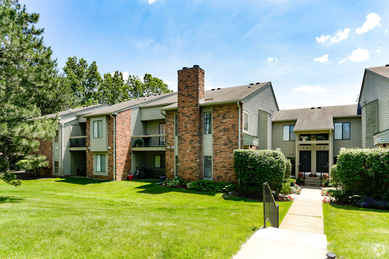 Foto principal - Creekside of Farmington Hills Apartments