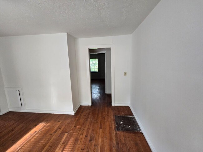 Building Photo - 360 Cooper Rd