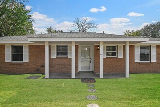 Building Photo - 209 Moss Hill Ln