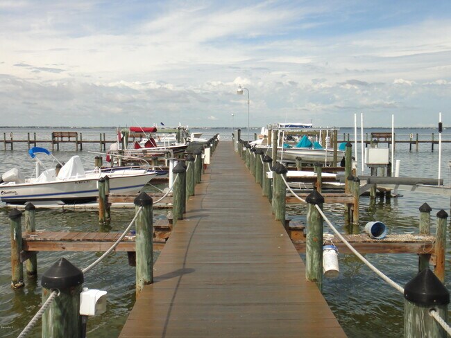 Building Photo - 230 Cape Shores Cir