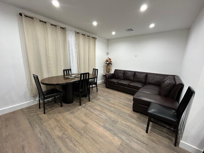 Foto del edificio - 9057 Forbes Ave