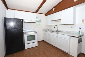 Building Photo - 425 S Forest St