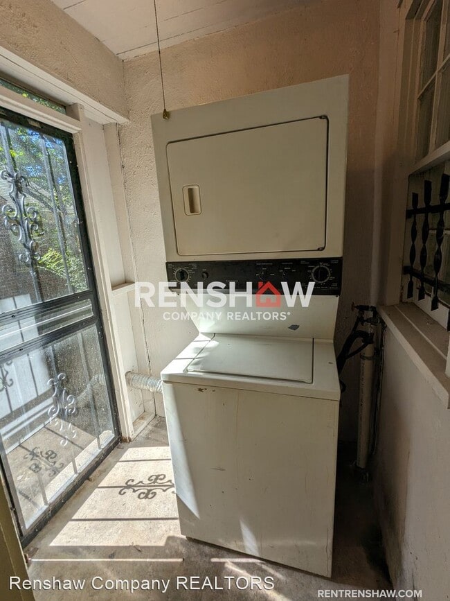 Building Photo - 2 br, 1 bath House - 205 N McLean Blvd