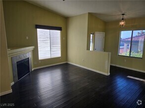 Building Photo - 2305 W Horizon Ridge Pkwy