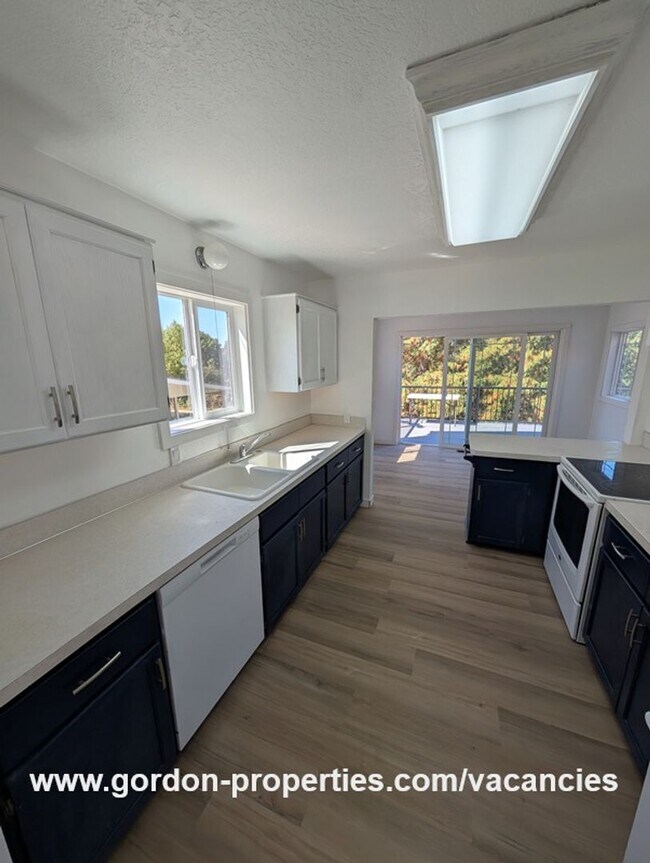 Foto del edificio - Saint Helens OR - upstairs flat 2 bedroom ...