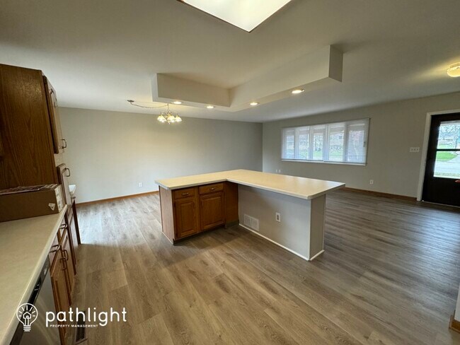 Foto del edificio - 225 Lincolnshire Drive, Crystal Lake, IL, ...