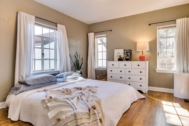 Foto del edificio - Historic Duplex near Plaza district!