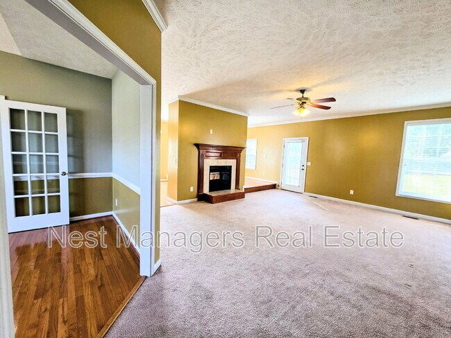 Foto del edificio - 1612 Middle Creek Cir