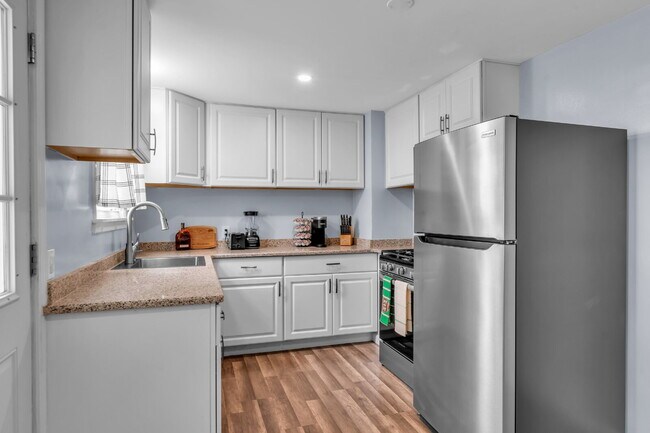 Foto del edificio - Furnished 4-Bedroom Single-Family Home in Cheektowaga
