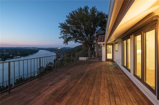 Foto del edificio - 3602 Mt Bonnell Rd