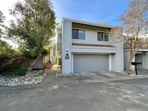 Building Photo - 485 Trout Way