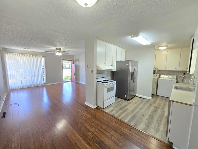 Building Photo - 3318 Moulton Ln