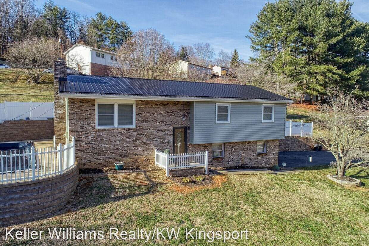 Foto principal - 3 br, 1.5 bath House - 124 Regency Drive