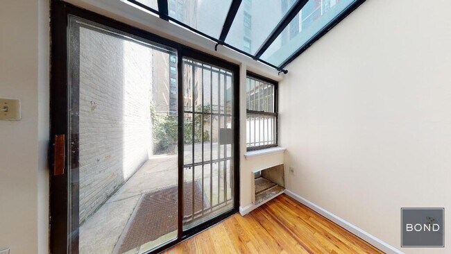 Foto del edificio - 255 W 93rd St