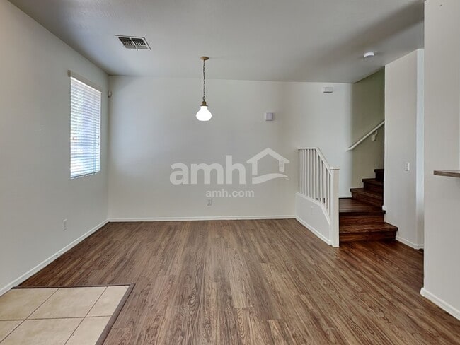 Foto del edificio - 5211 W Warner St