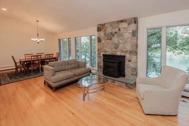 Foto del edificio - 34-40 Forty Acre Mountain Rd