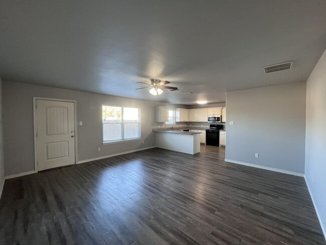 Foto del edificio - 3422 Itasca St