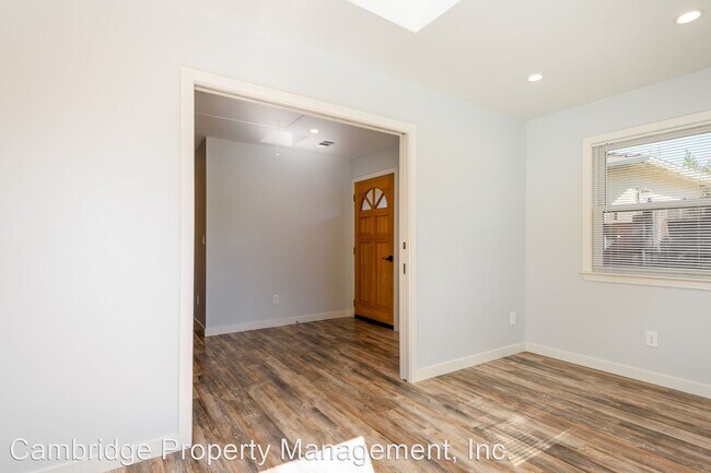 Building Photo - 2 br, 2.5 bath House - 750  Paul Ave. Unit...