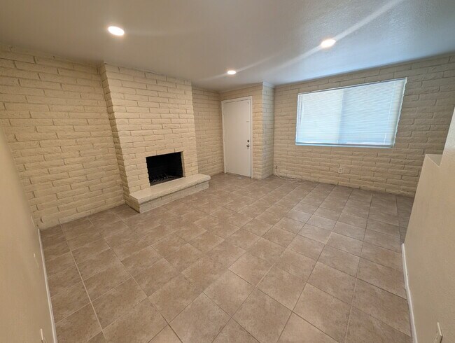 Building Photo - Move in Ready 2 bedroom