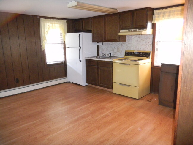 Kitchen View to Side - 67 Crystal St
