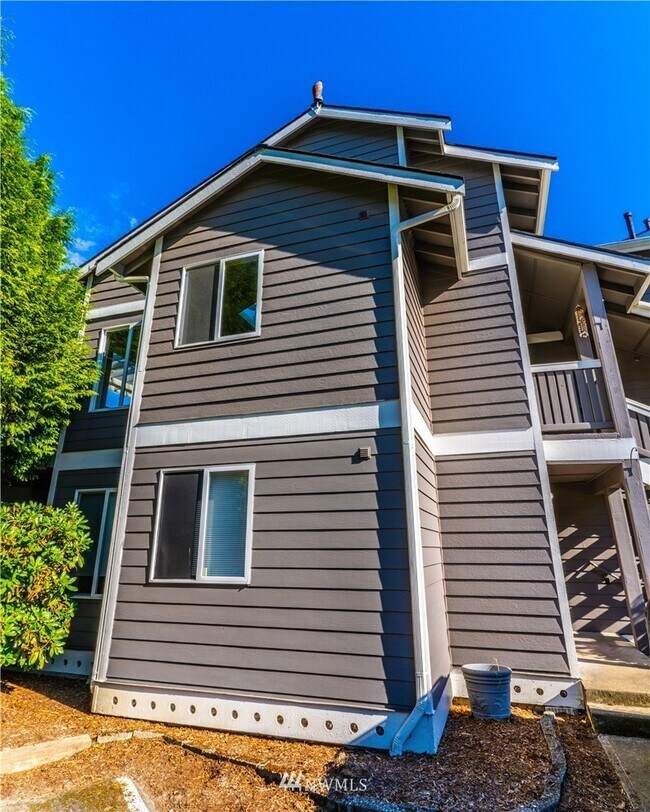 Building Photo - 3836 W Lake Sammamish Pky NE