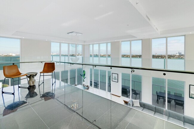 Foto del edificio - 7939 East Dr