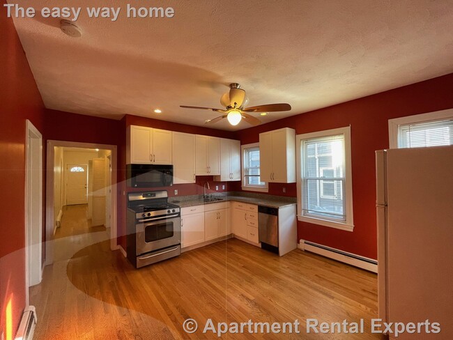 Building Photo - Medford Sq 3 Bedroom - Recently renovated