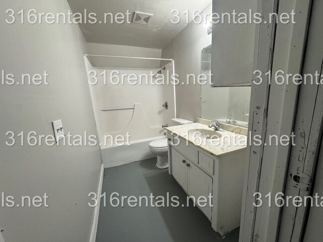 Building Photo - 1201 Hoch