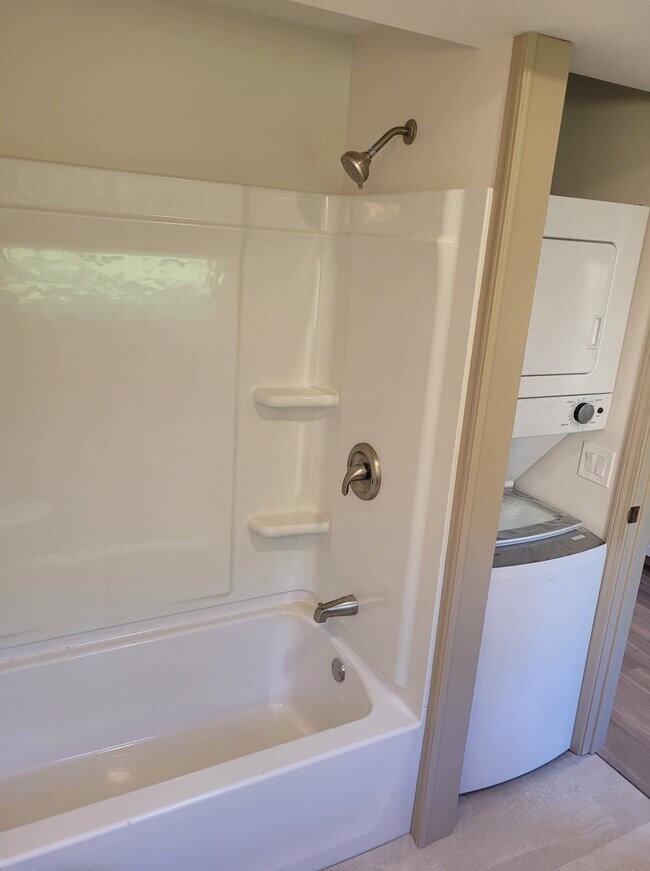 Bathroom full bath & shower - 21 Drake Rd