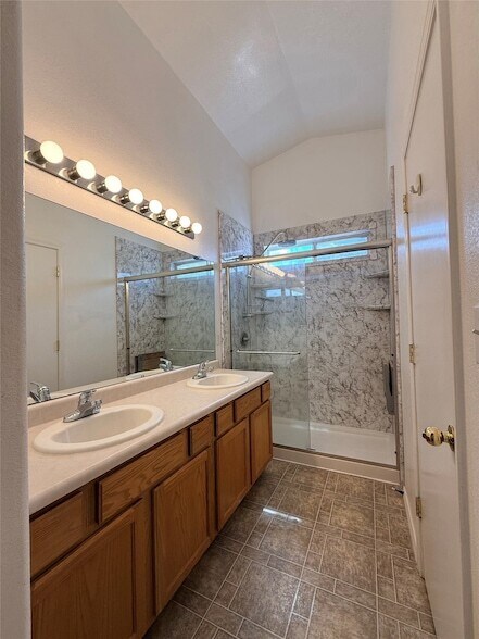 Foto del edificio - 10639 Rockcliff Dr NW