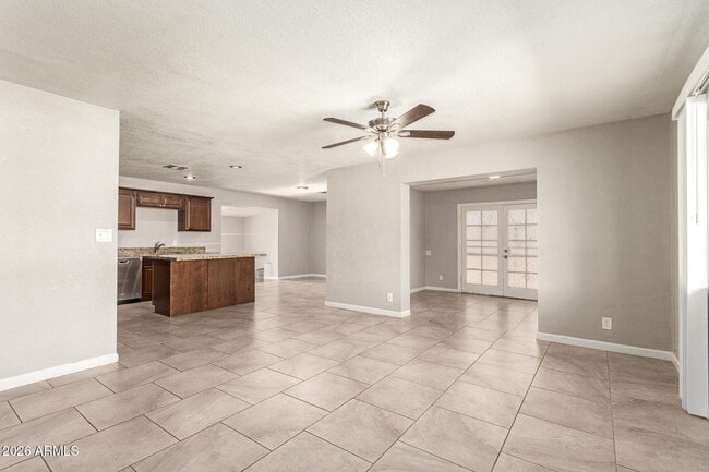 Building Photo - 1708 N Daffodil St