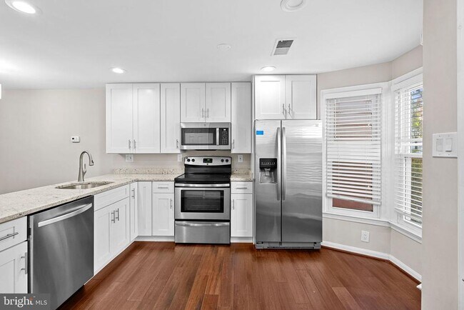 Foto del edificio - 2110 Whisperwood Glen Ln
