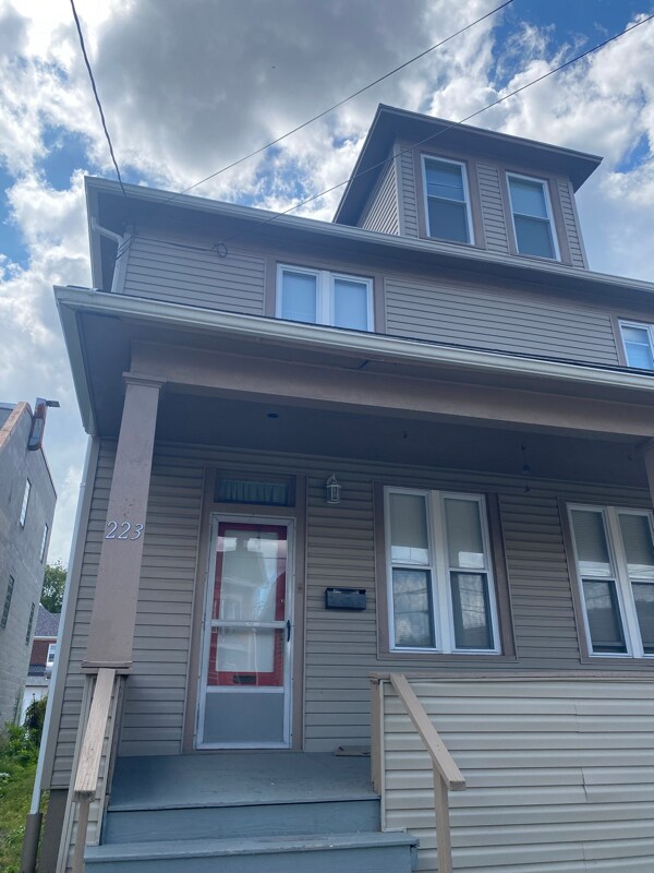 Foto principal - 223-225 Fairfield Ave
