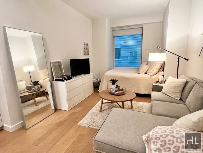 Foto del edificio - Best Apartment in FIDI!! W+D in unit!! Roo...