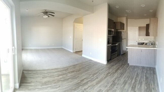 Foto del edificio - Move In Discount -3 bed 2.5 bath - Newer townhome in the heart of Cedar City