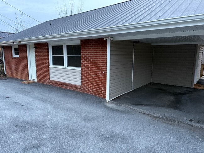 Foto del edificio - 1704 Highpoint Ave