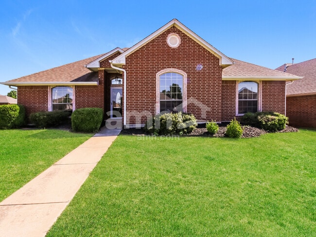 Building Photo - 628 E Elder Ln