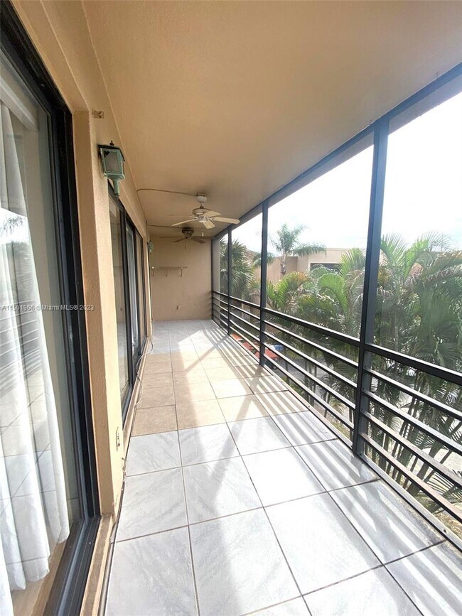 Building Photo - 4000 N Hills Dr