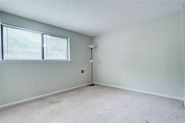 Building Photo - 133 Penn Ln