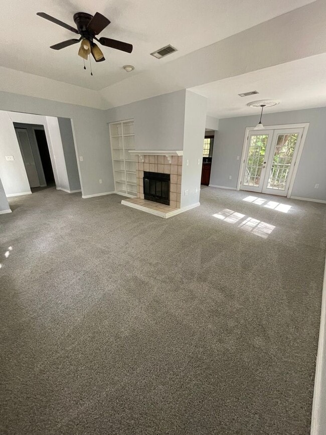 Foto del edificio - Spacious 2/2 with 2 Car Garage and W/D Hoo...