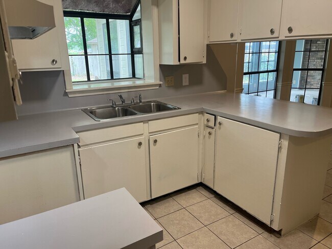 Foto del edificio - 2524 Downs Cir