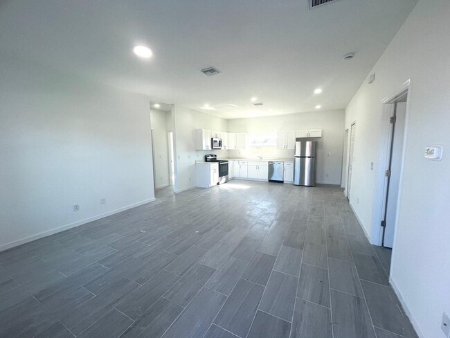 Building Photo - MOVE IN READY & BRAND NEW! Modern 3BD/ 2BA/ 1 Car Garage in Cape Coral